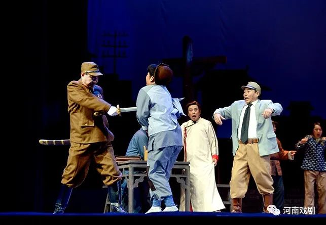 一代名优的绝唱——《梨园故事》精彩亮相 戏曲新闻 第17张-河南豫剧学校-郑州市戏曲中专学校-河南哪里教豫剧 一代名优的绝唱——《梨园故事》精彩亮相 (http://www.xifumi.com/) 戏曲新闻 第17张