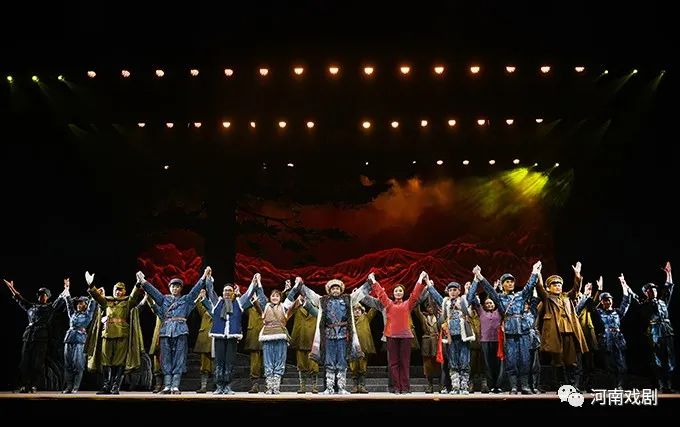 高歌一曲颂战神——《杨靖宇》亮相第十届黄河戏剧节 戏曲新闻 第26张-河南豫剧学校-郑州市戏曲中专学校-河南哪里教豫剧 高歌一曲颂战神——《杨靖宇》亮相第十届黄河戏剧节 (http://www.xifumi.com/) 戏曲新闻 第26张